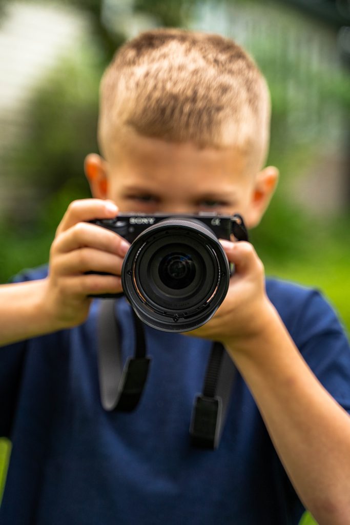 my new assistant: hiring my 8-year-old as a junior photographer